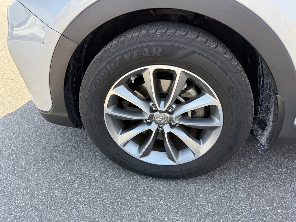 2017 Hyundai Santa Fe Limited photo 9