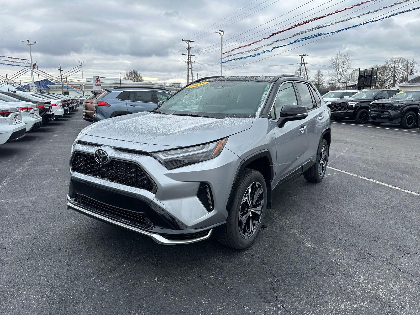 2025 Toyota RAV4 XSE's photo