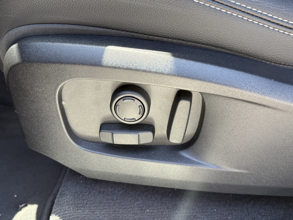 2025 Jaguar F-PACE P250 photo 12