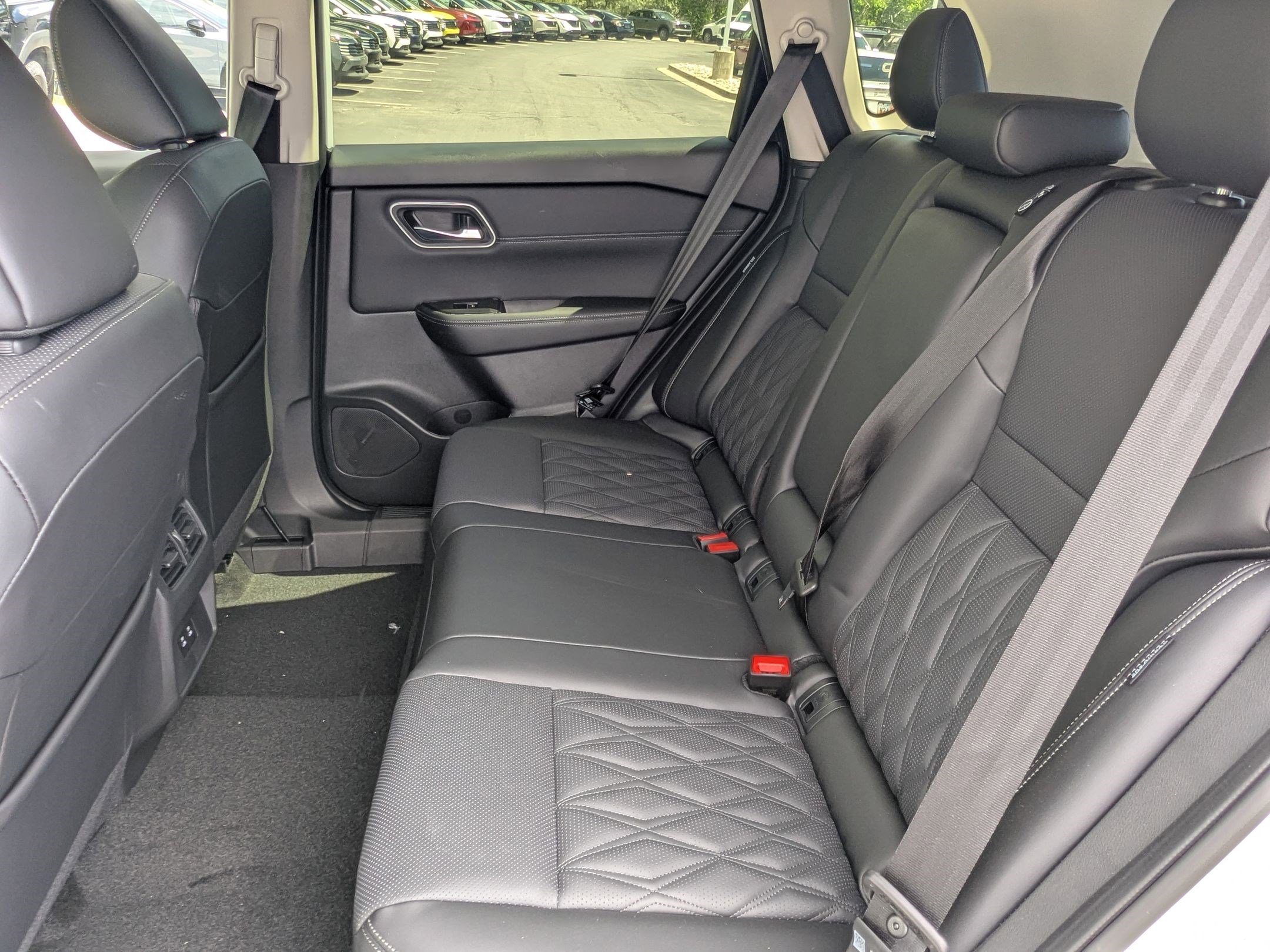 2025 Nissan Rogue Platinum photo 14