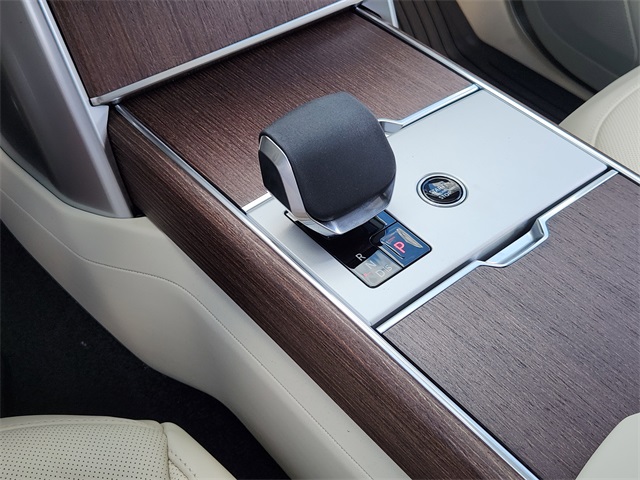 2025 Land Rover Range Rover SE photo 13