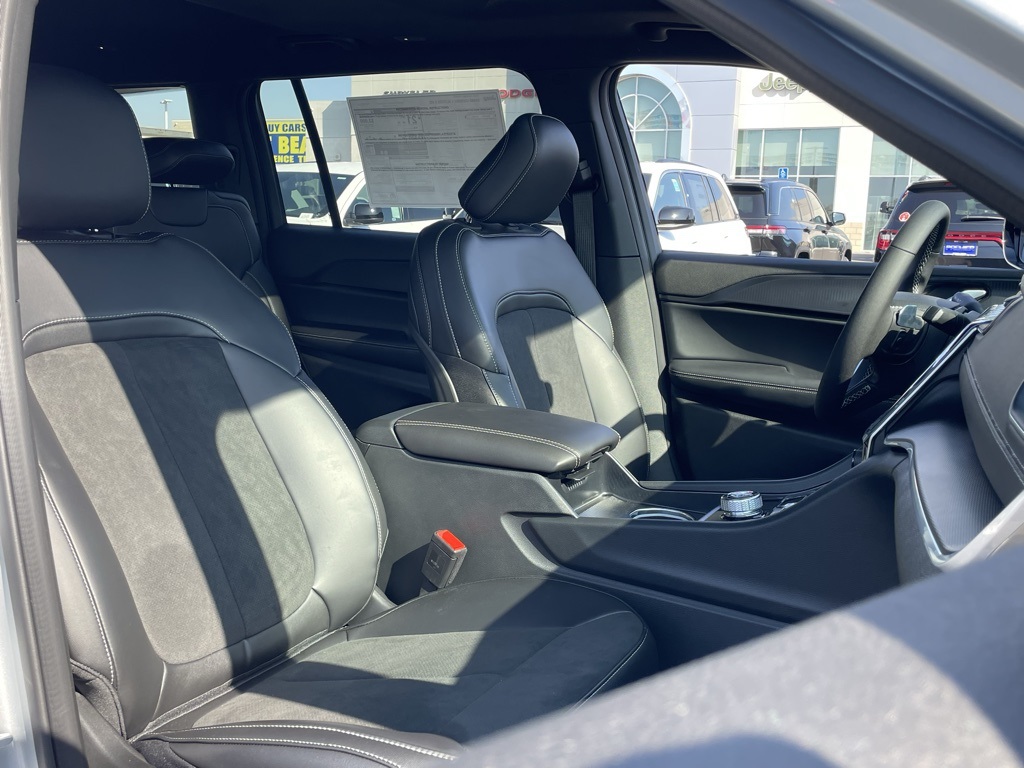 2025 Jeep Grand Cherokee Altitude X photo 19
