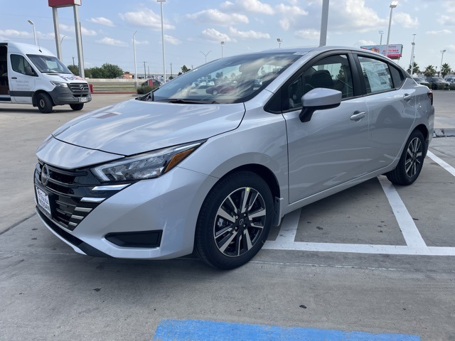 2025 Nissan Versa SV photo 6