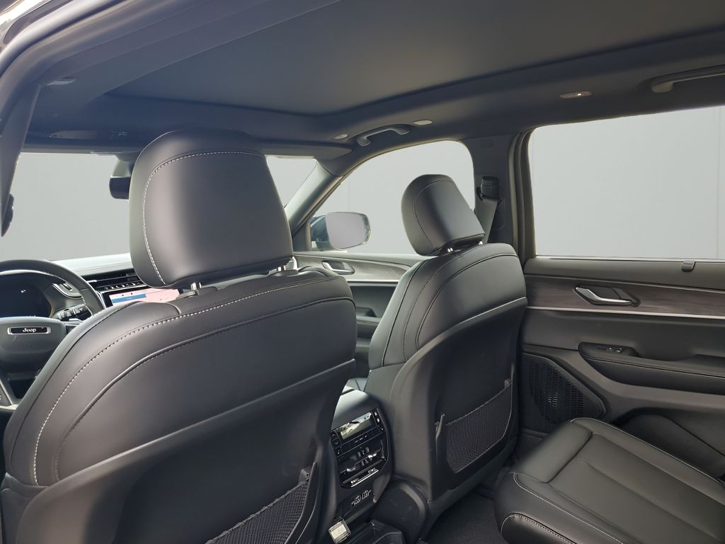 2025 Jeep Grand Cherokee Limited photo 16