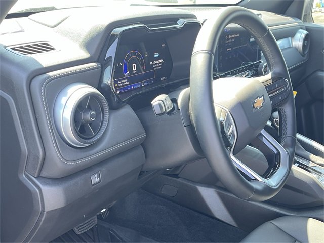 2025 Chevrolet Colorado Work Truck LT photo 2