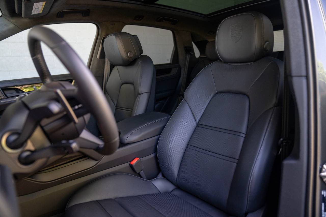 2025 Porsche Cayenne GTS photo 5
