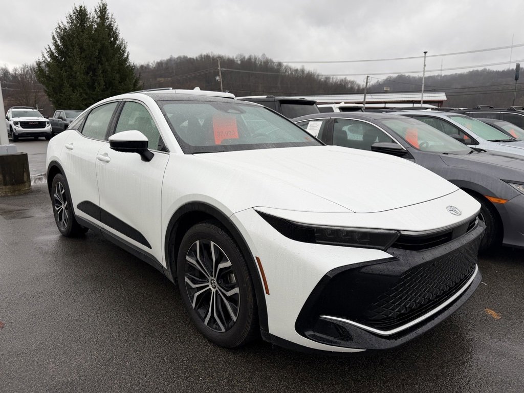 2025 Toyota Crown XLE's photo