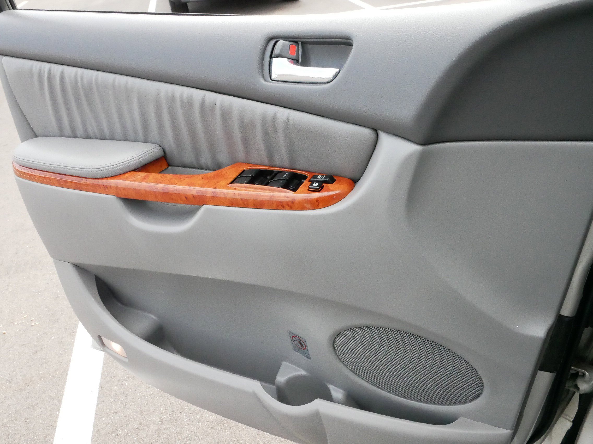 2009 Toyota Sienna XLE photo 27