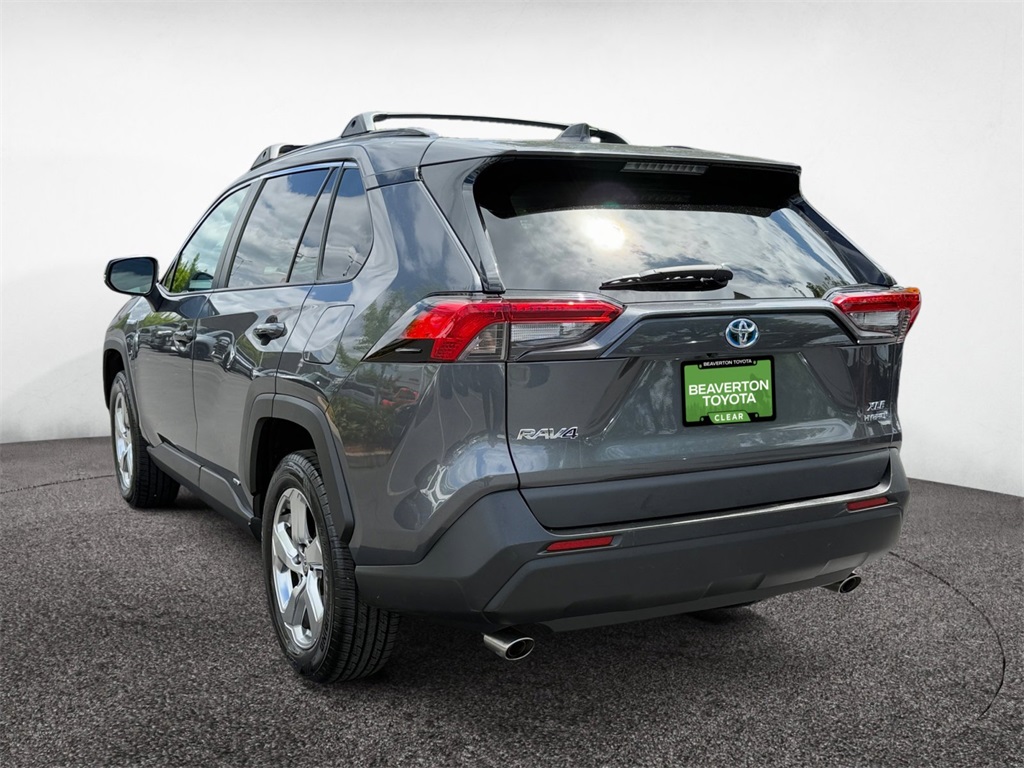 2021 Toyota RAV4 XLE Premium photo 4