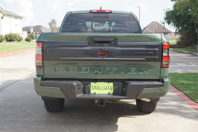 2026 Nissan Frontier LE photo 3