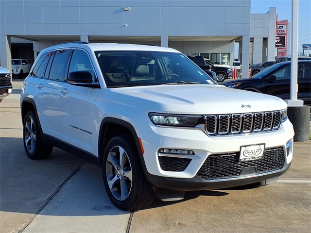 2023 Jeep Grand Cherokee Limited photo 2