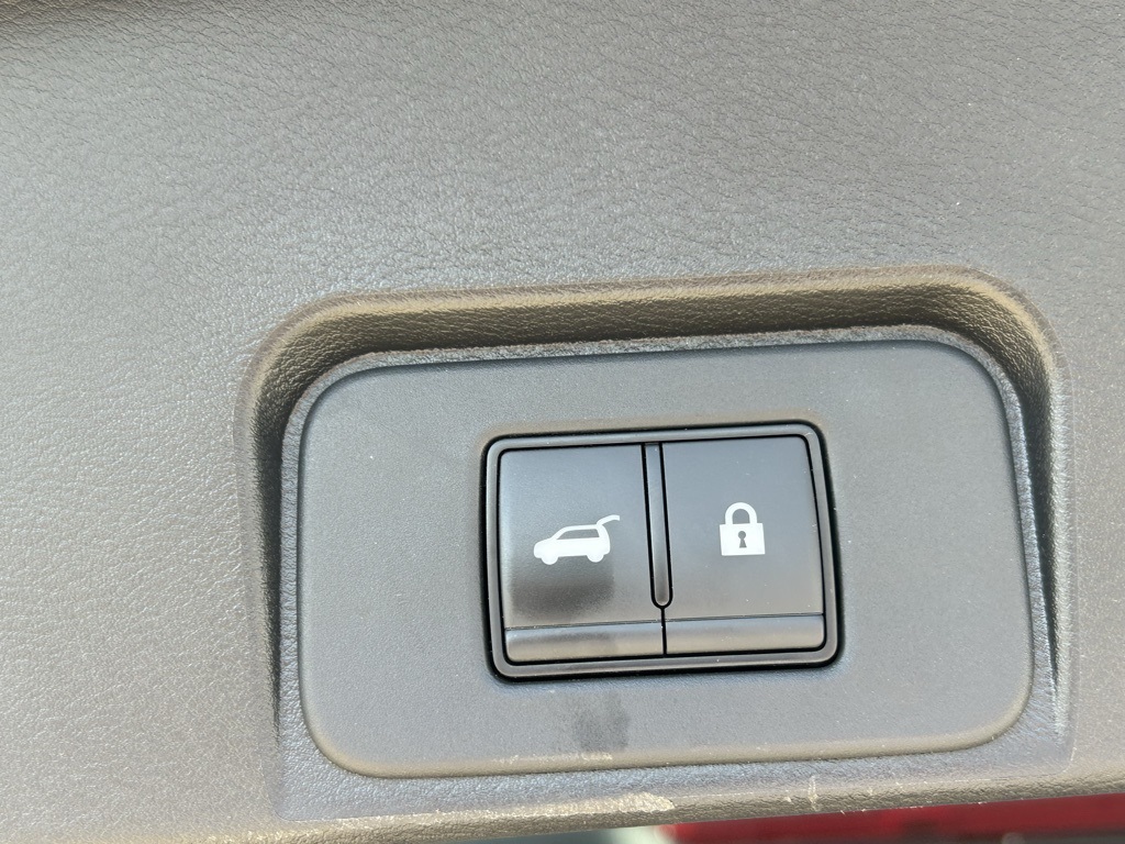 2024 Nissan Rogue SV photo 9