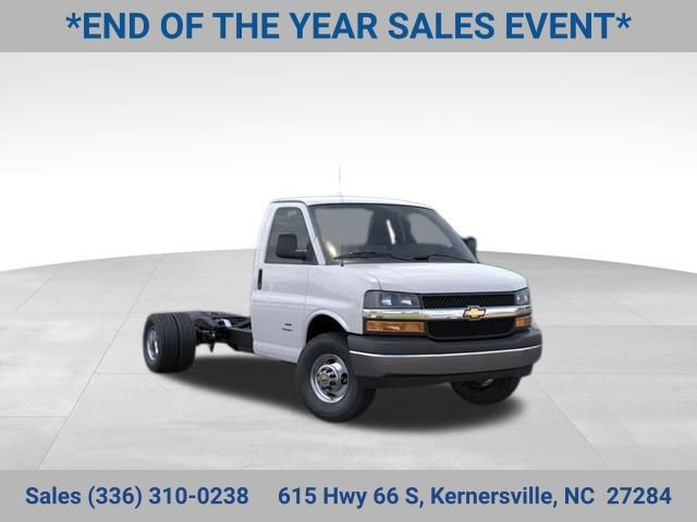 2025 Chevrolet Express Cutaway Base's photo