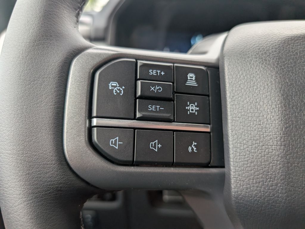 2025 Ford F-150 Lariat photo 9