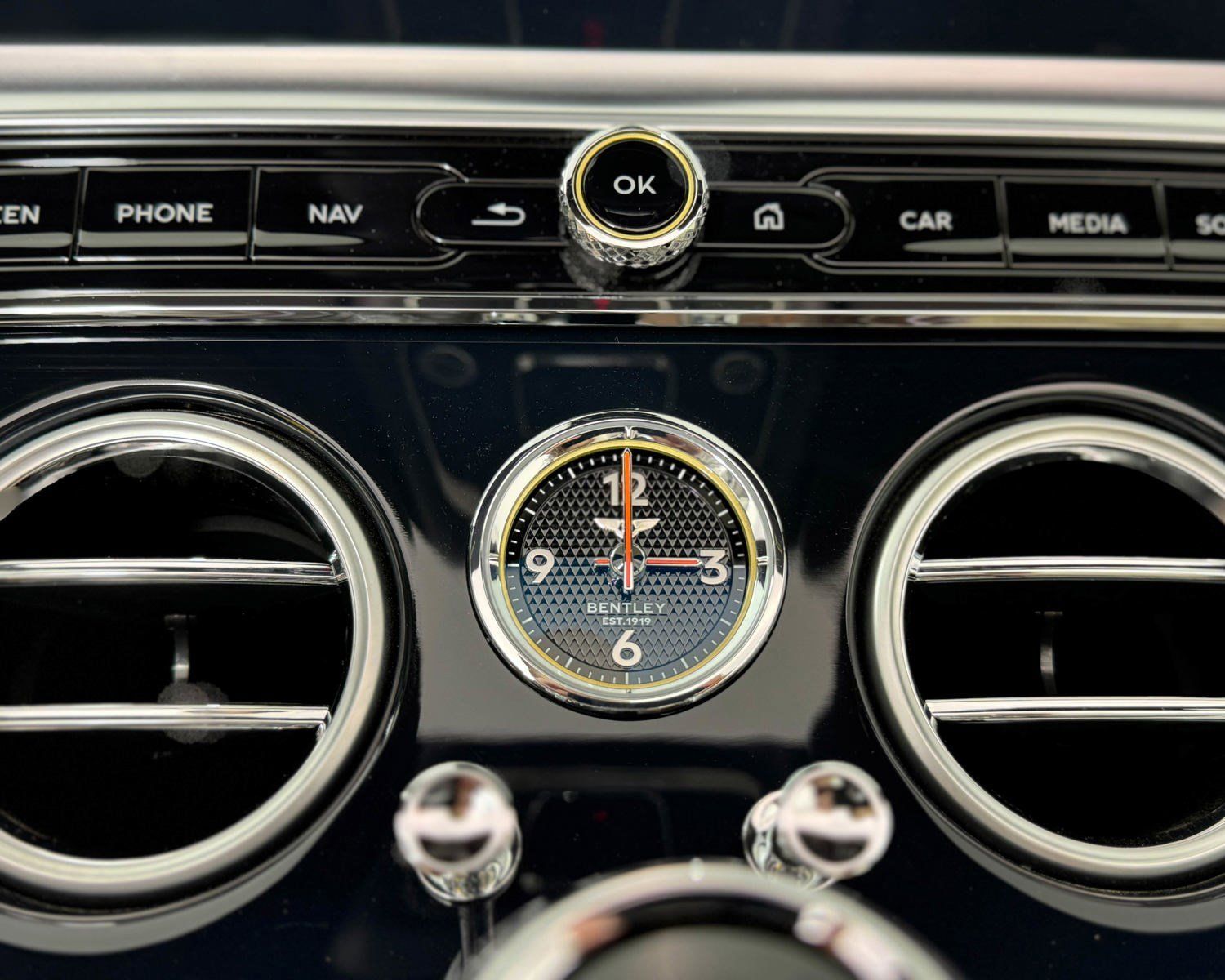 2024 Bentley Continental photo 23