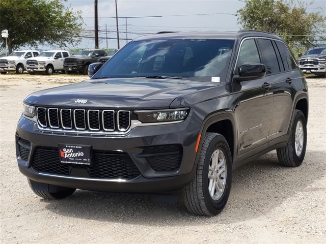 2025 Jeep Grand Cherokee Laredo Altitude photo 4