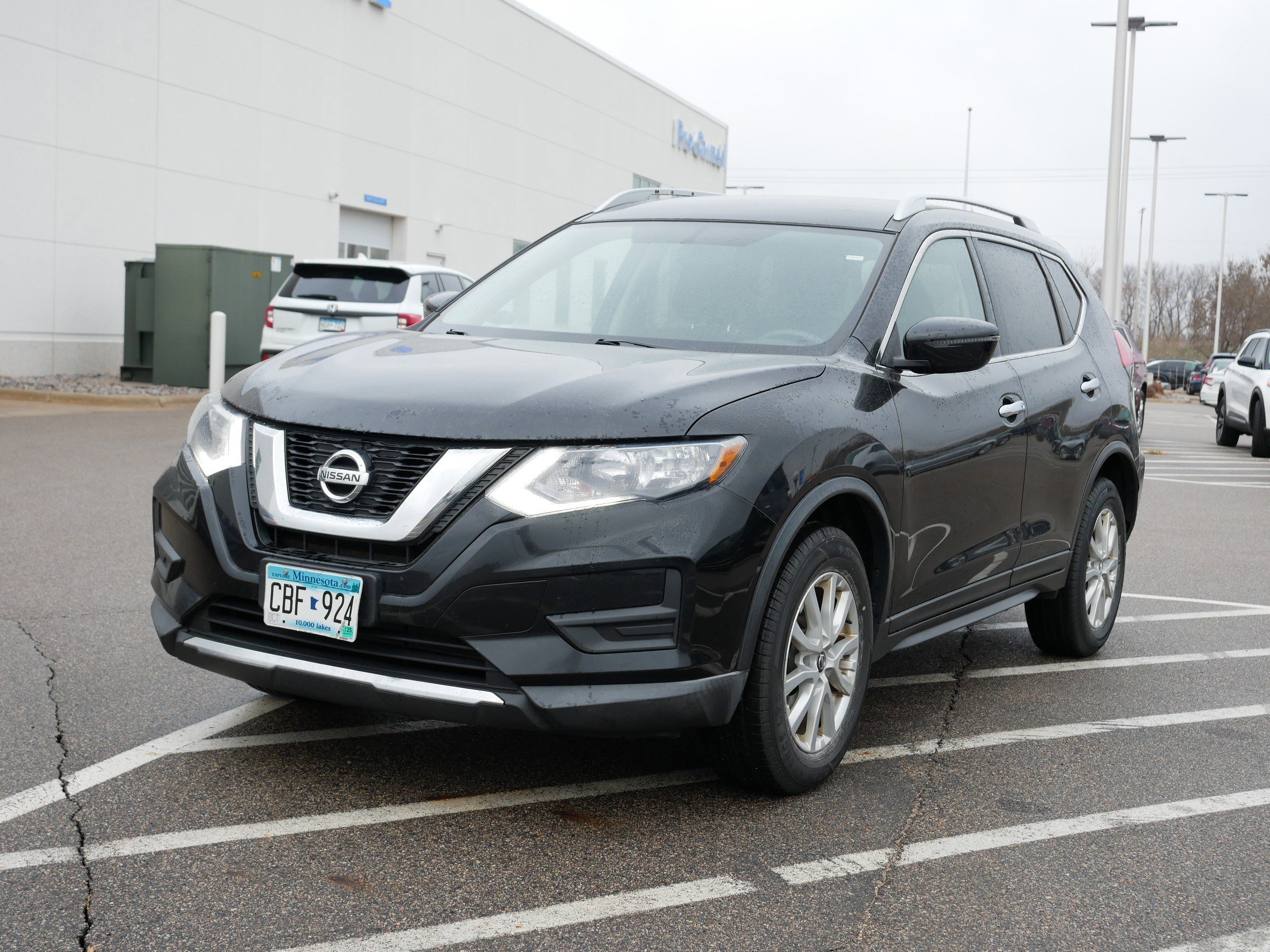 Used 2017 Nissan Rogue SV with VIN KNMAT2MV9HP564066 for sale in Waite Park, Minnesota