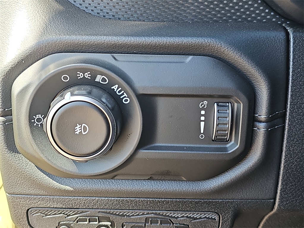 2025 Jeep Wrangler Rubicon photo 25