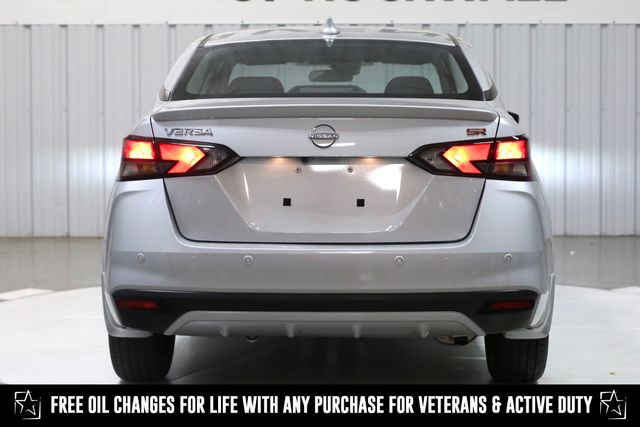 2025 Nissan Versa SR photo 4