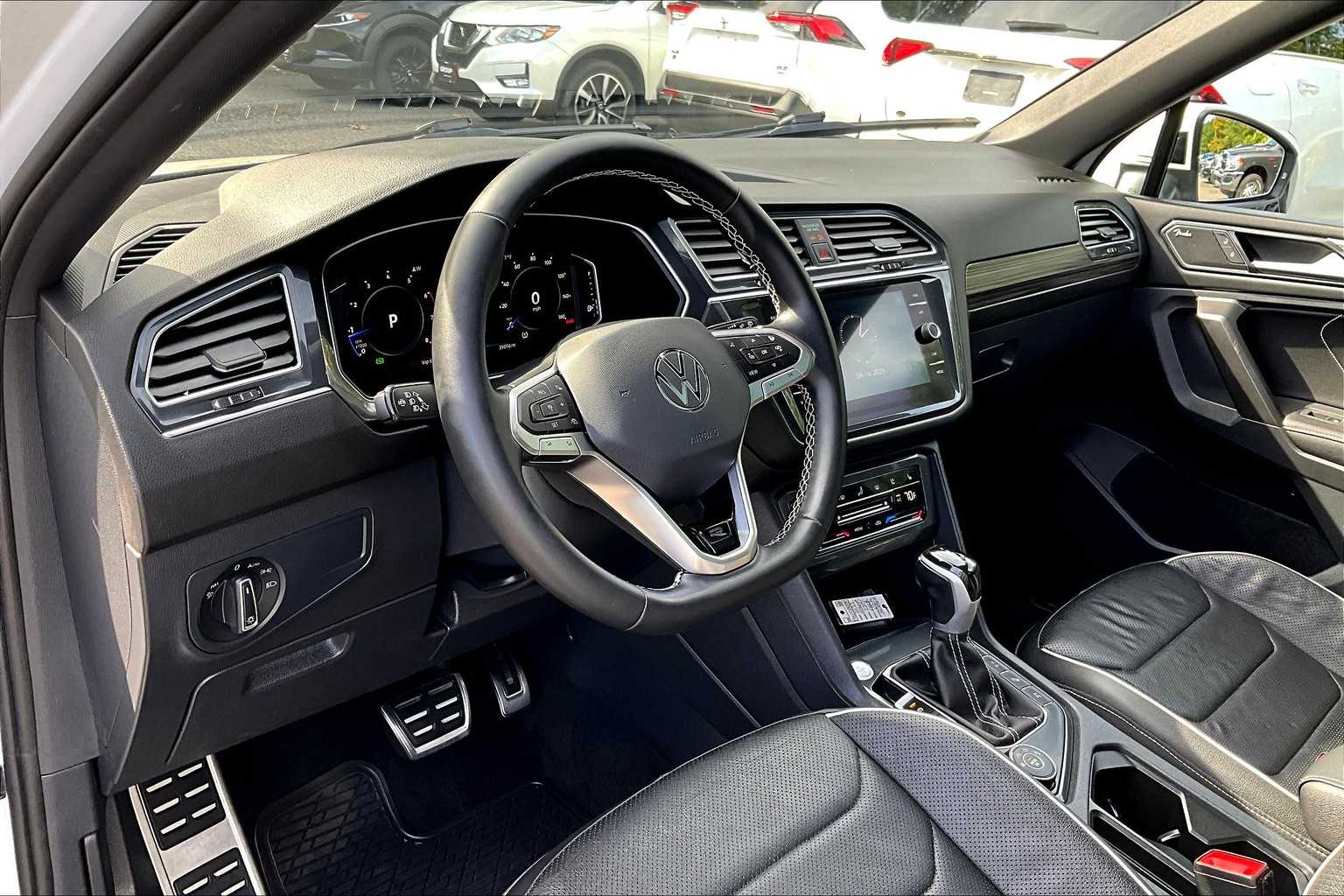 2023 Volkswagen Tiguan SEL R-Line Black photo 31