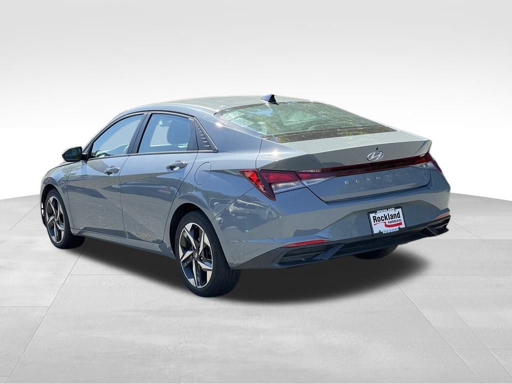 2023 Hyundai Elantra SEL photo 4