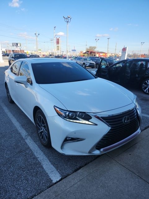 2017 Lexus ES 350 photo 2