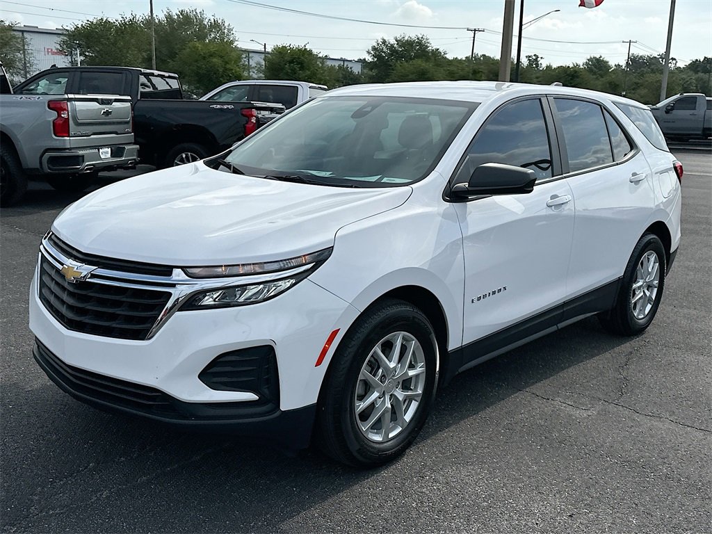 2023 Chevrolet Equinox LS photo 2