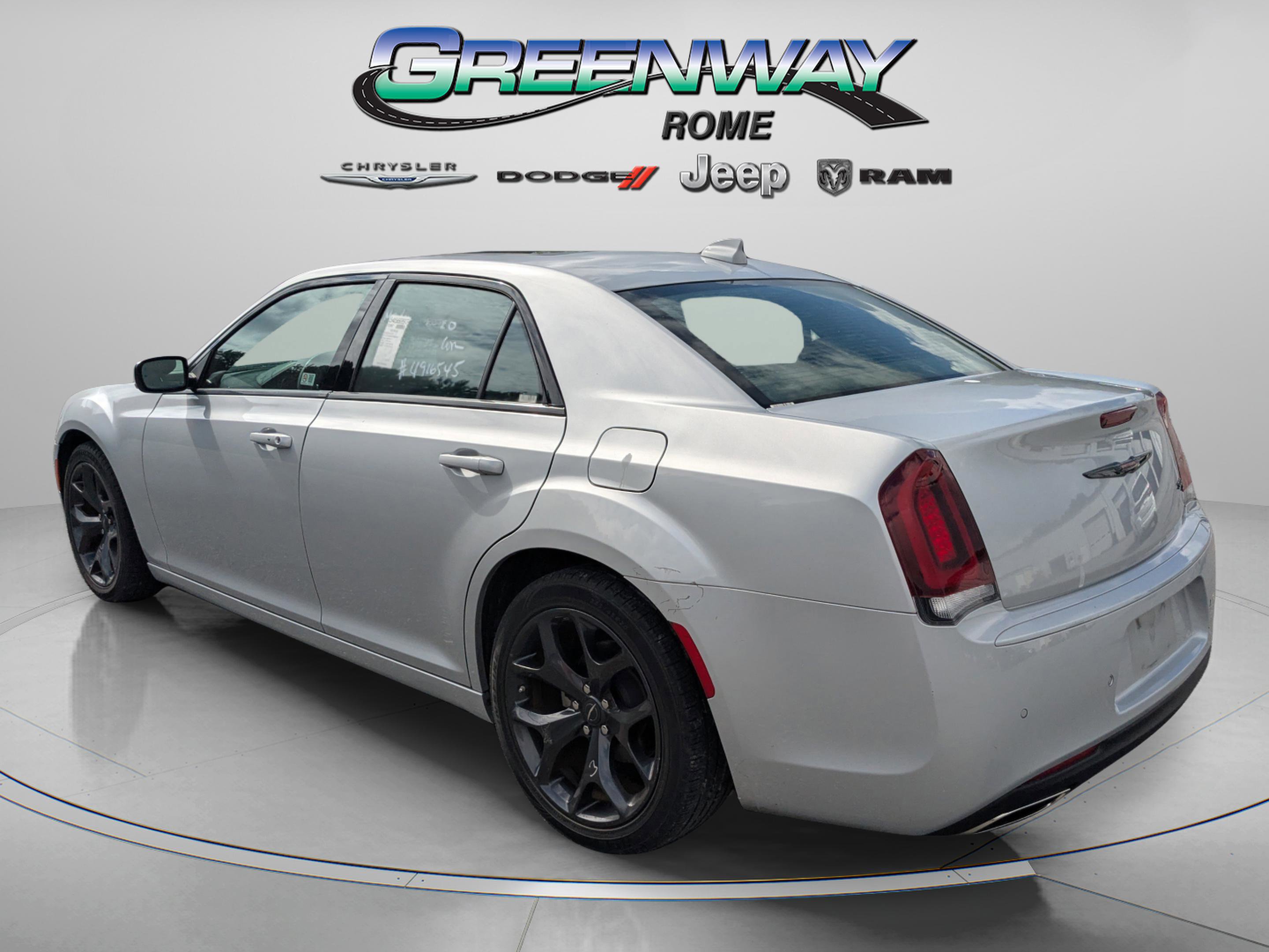 2023 Chrysler 300 photo 4