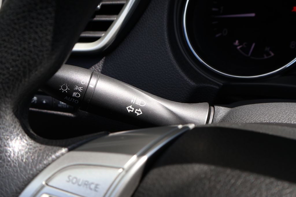 2016 Nissan Rogue SV photo 18