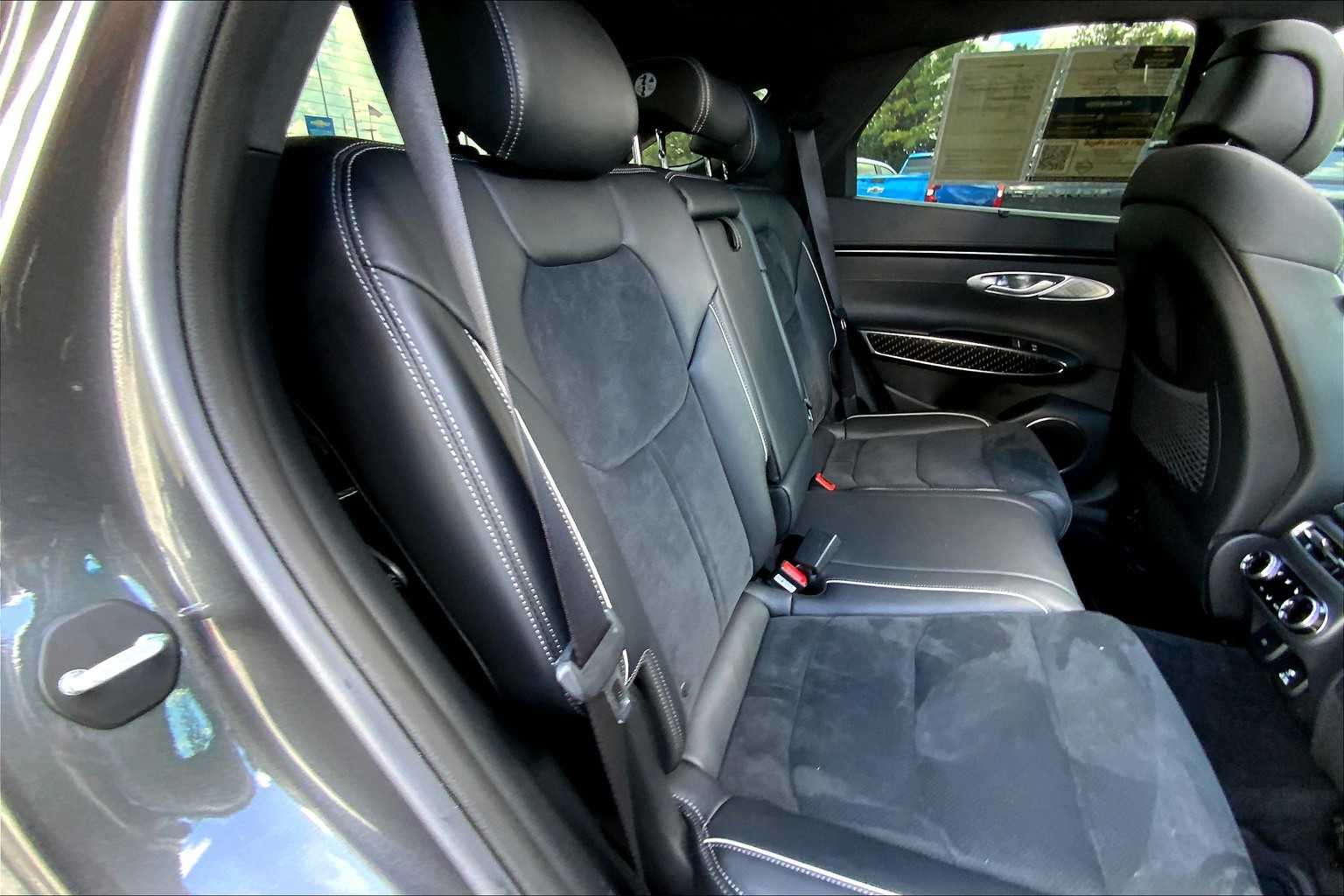 2022 Genesis GV70 3.5T Sport photo 18
