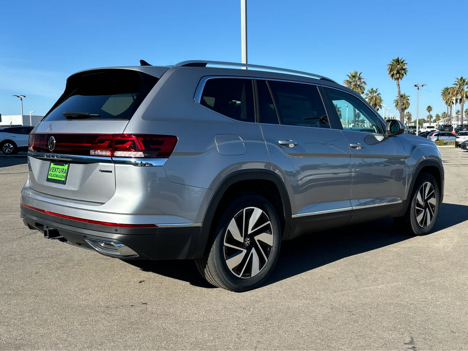 2024 Volkswagen Atlas SEL photo 3