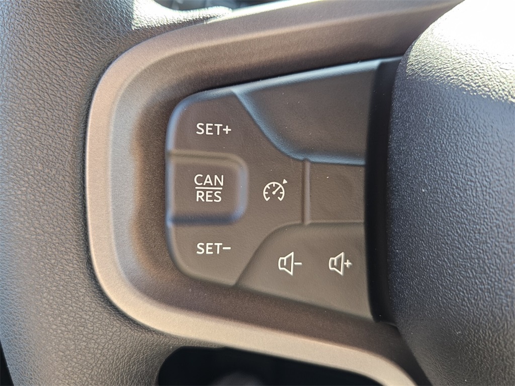 2025 Ford Bronco Base photo 22