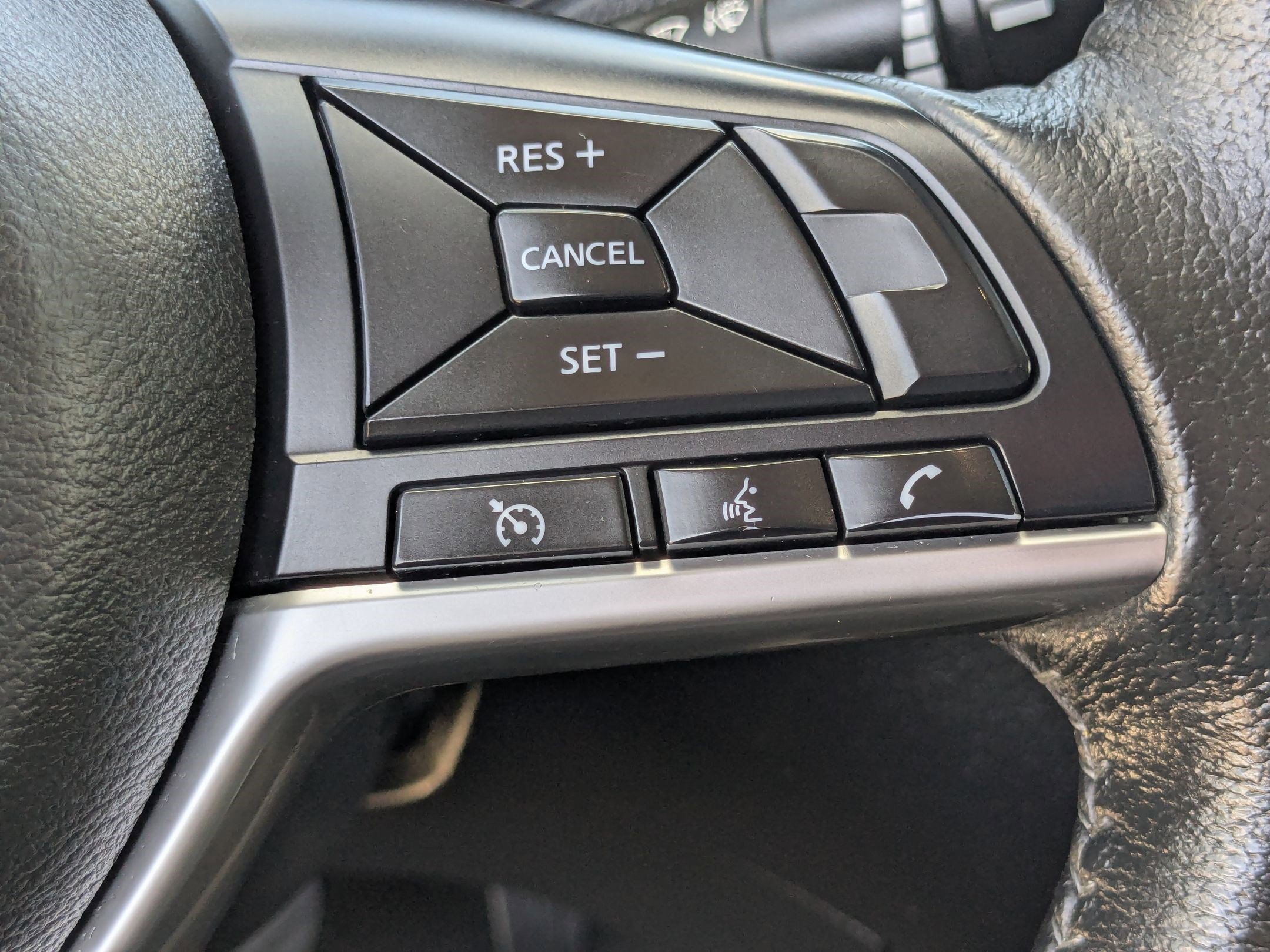 2020 Nissan Rogue SV photo 15
