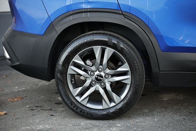 2023 Kia Seltos S photo 3