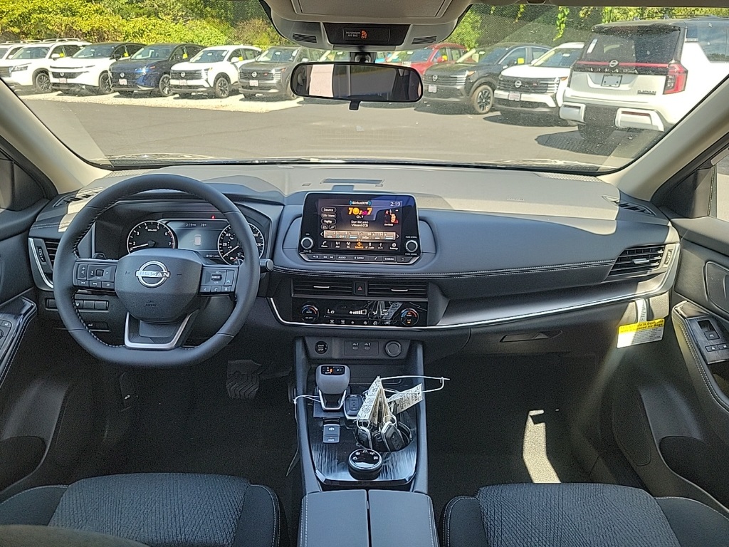 2026 Nissan Rogue SV photo 17