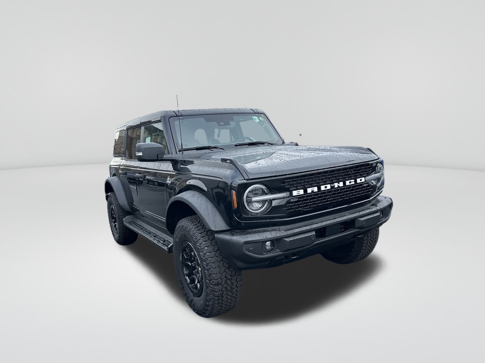 2025 Ford Bronco Outer Banks photo 2