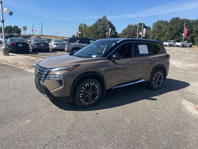 2024 Nissan Rogue Platinum photo 3