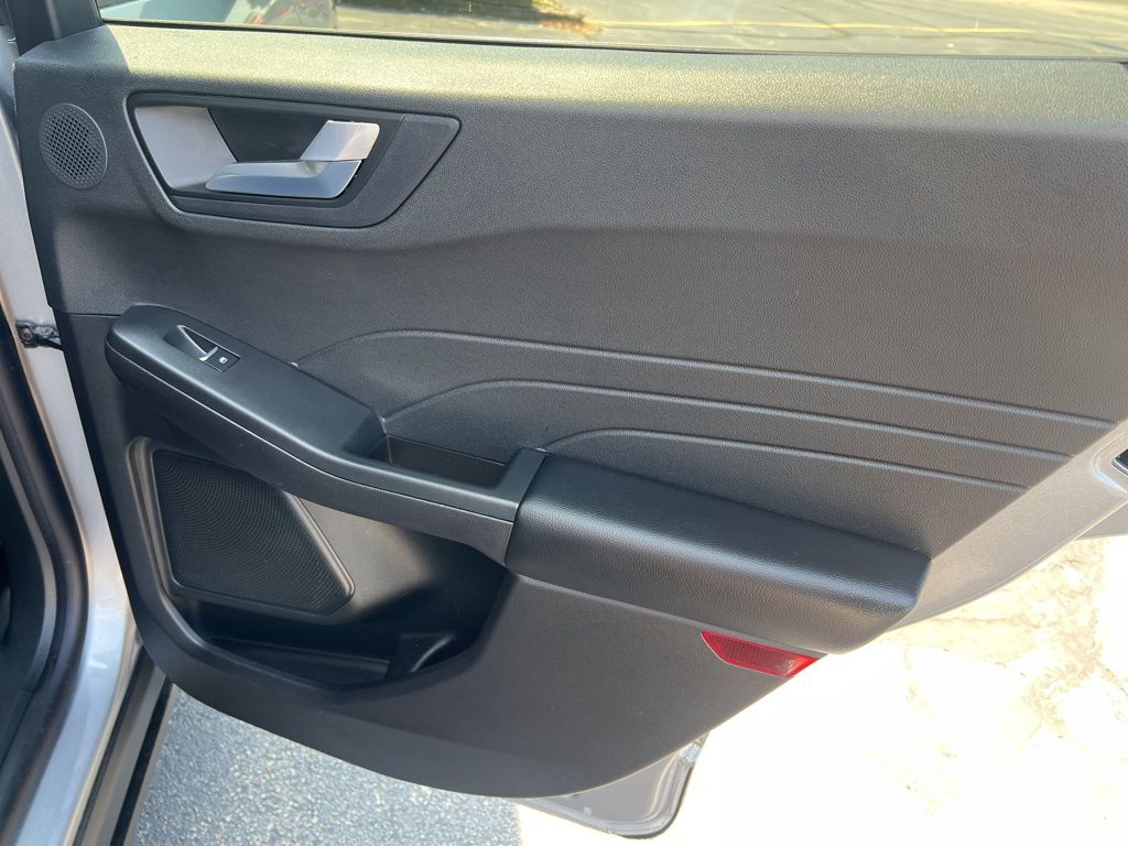 2022 Ford Escape SEL photo 16