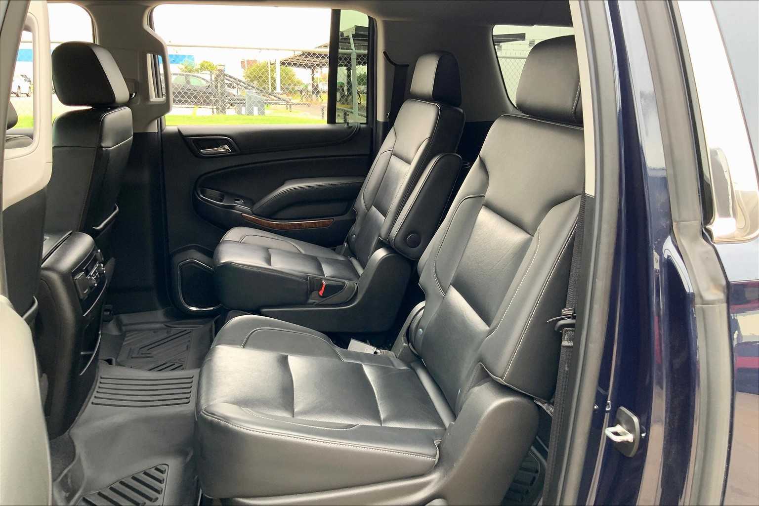 2020 Chevrolet Suburban Premier photo 17