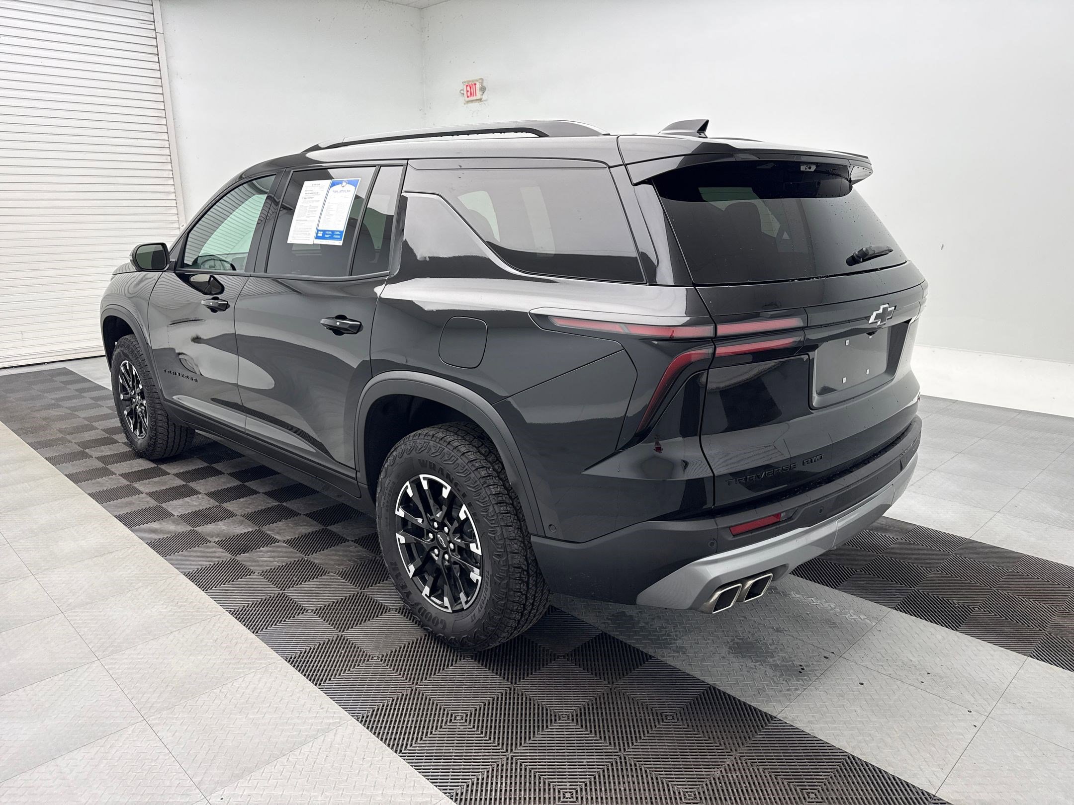 2025 Chevrolet Traverse Z71 photo 2