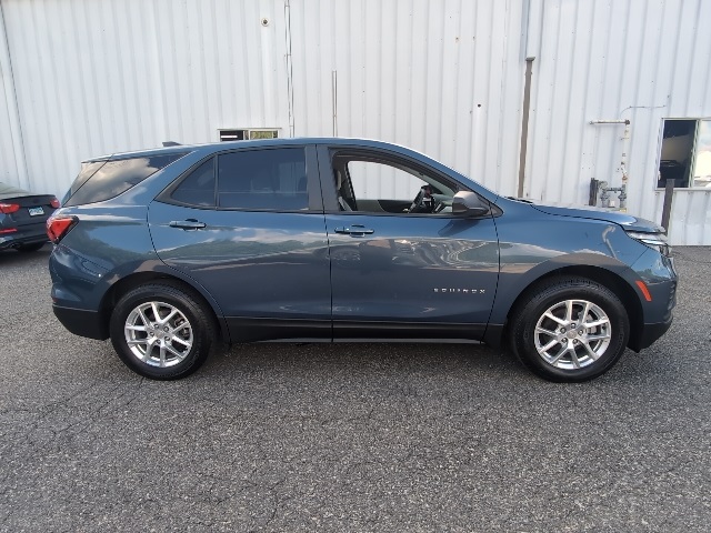 2024 Chevrolet Equinox LS photo 5
