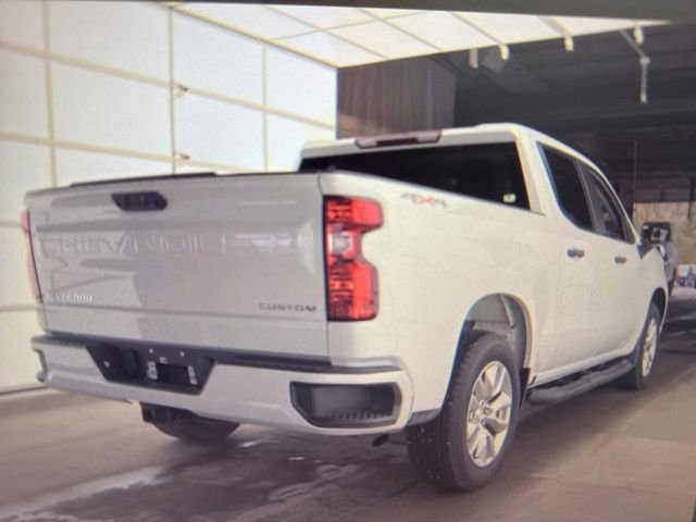 2023 Chevrolet Silverado 1500 Custom photo 3