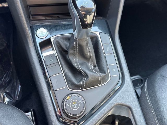 2025 Volkswagen Taos SE photo 25