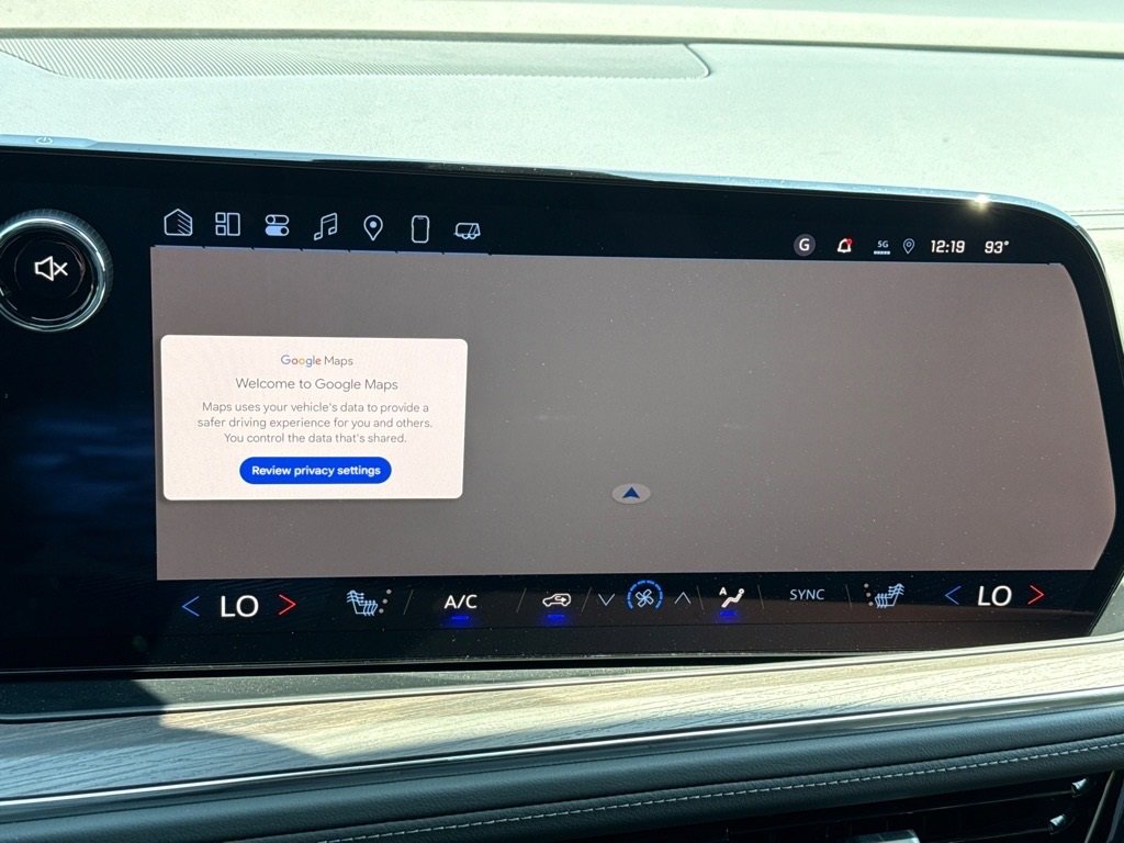 2025 Chevrolet Suburban Premier photo 4