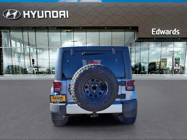 2015 Jeep Wrangler Unlimited Sahara photo 4