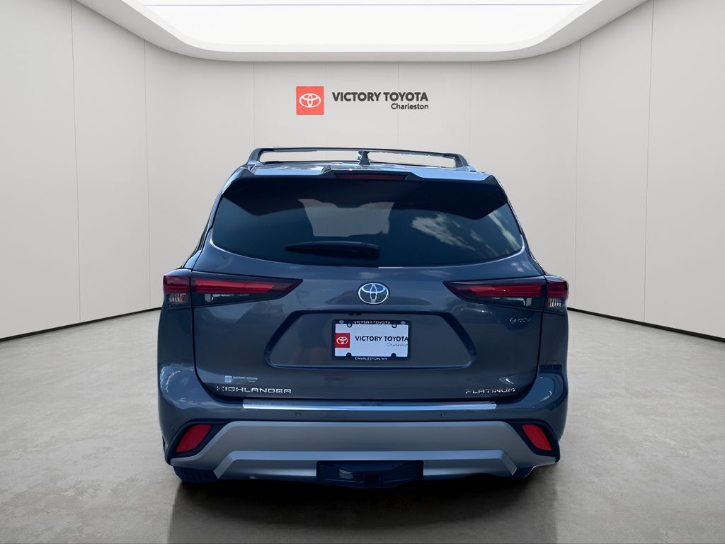 2025 Toyota Highlander Platinum photo 4
