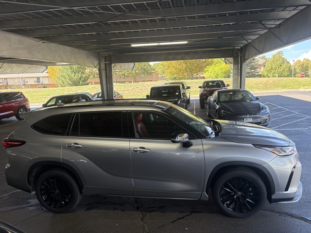 2023 Toyota Highlander XSE photo 3