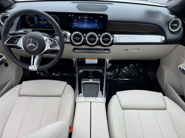 2025 Mercedes Benz GLB 250 photo 3