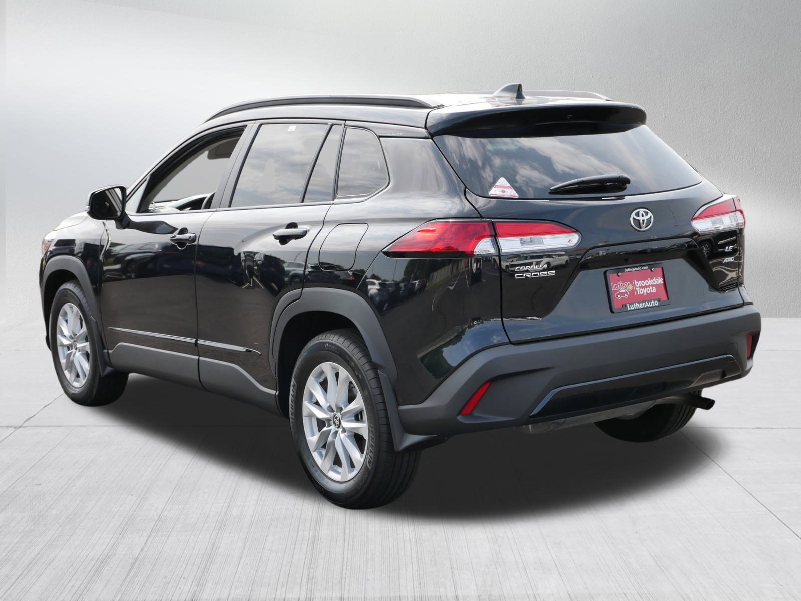 2025 Toyota Corolla Cross LE photo 4
