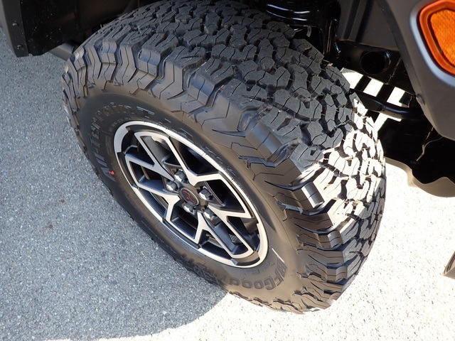 2025 Jeep Wrangler Rubicon photo 8